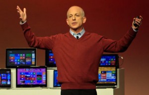 Jefe de Windows abandona Microsoft a dos semanas del lanzamiento de Win8